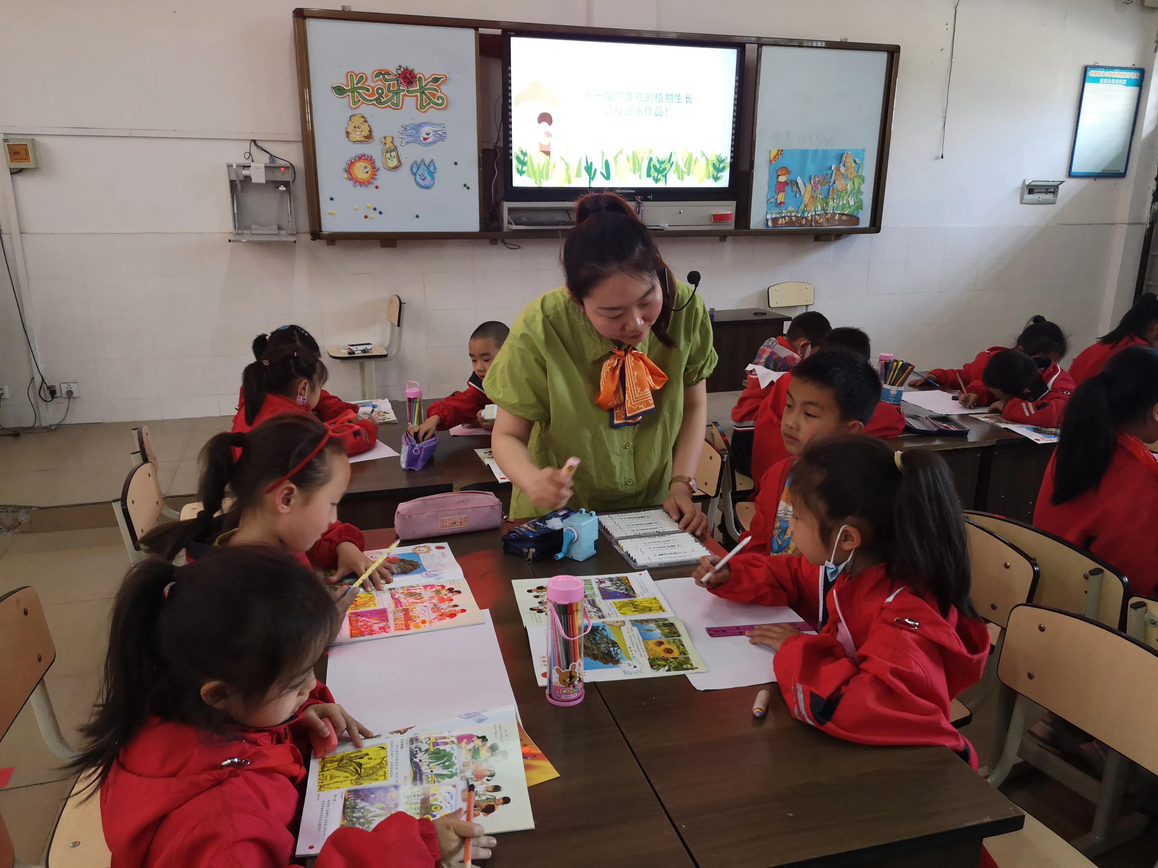 岳池实验学校发展共同体同课异构“画”交流，特色教育促“双减”