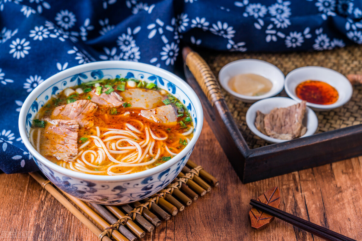 一碗牛肉面让人感动,一碗牛肉面是清晨的温暖记忆