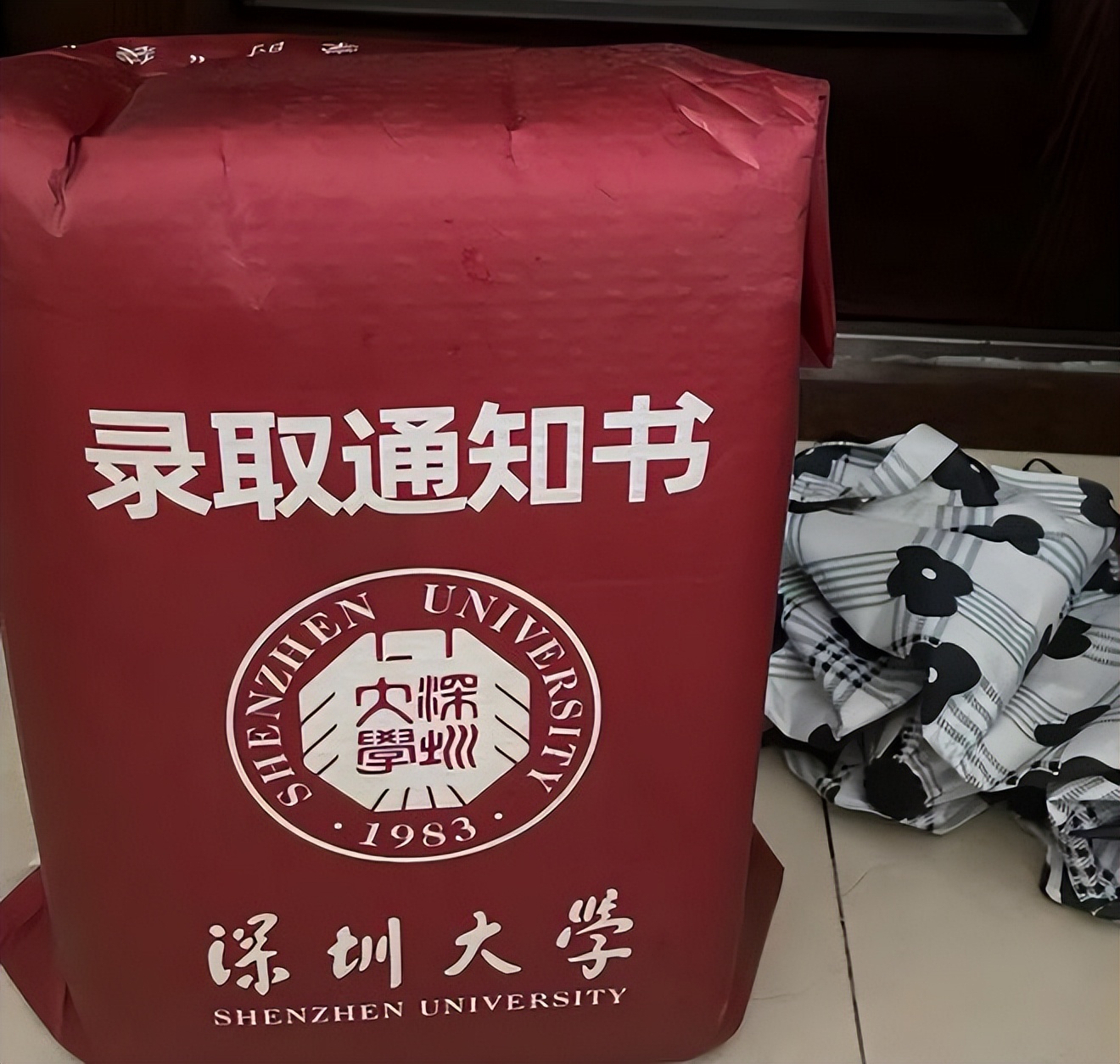 深圳大学通知书变化,深圳大学让每一个新生充满新生