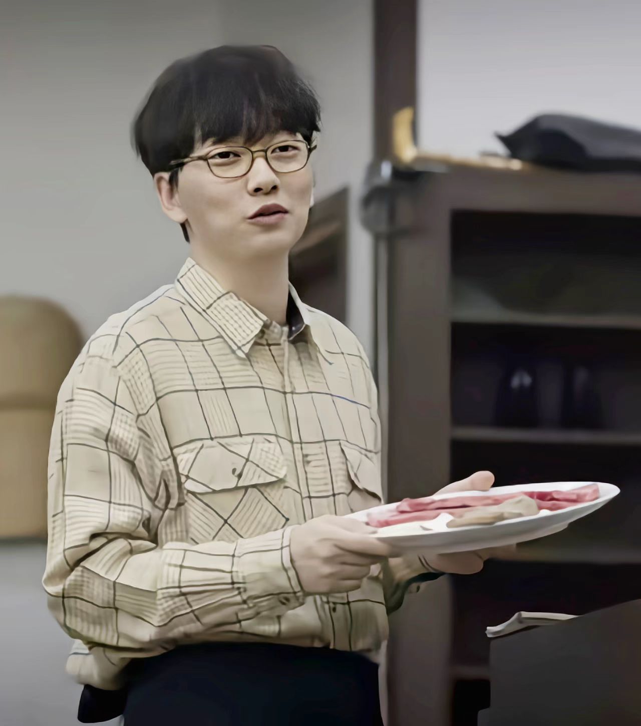 请回答1988柳东龙最后的一集,请回答1988柳东龙唱歌比赛