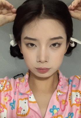 别再披头散发了教你一招秒变女神,今年别再披头散发了三款减龄发型