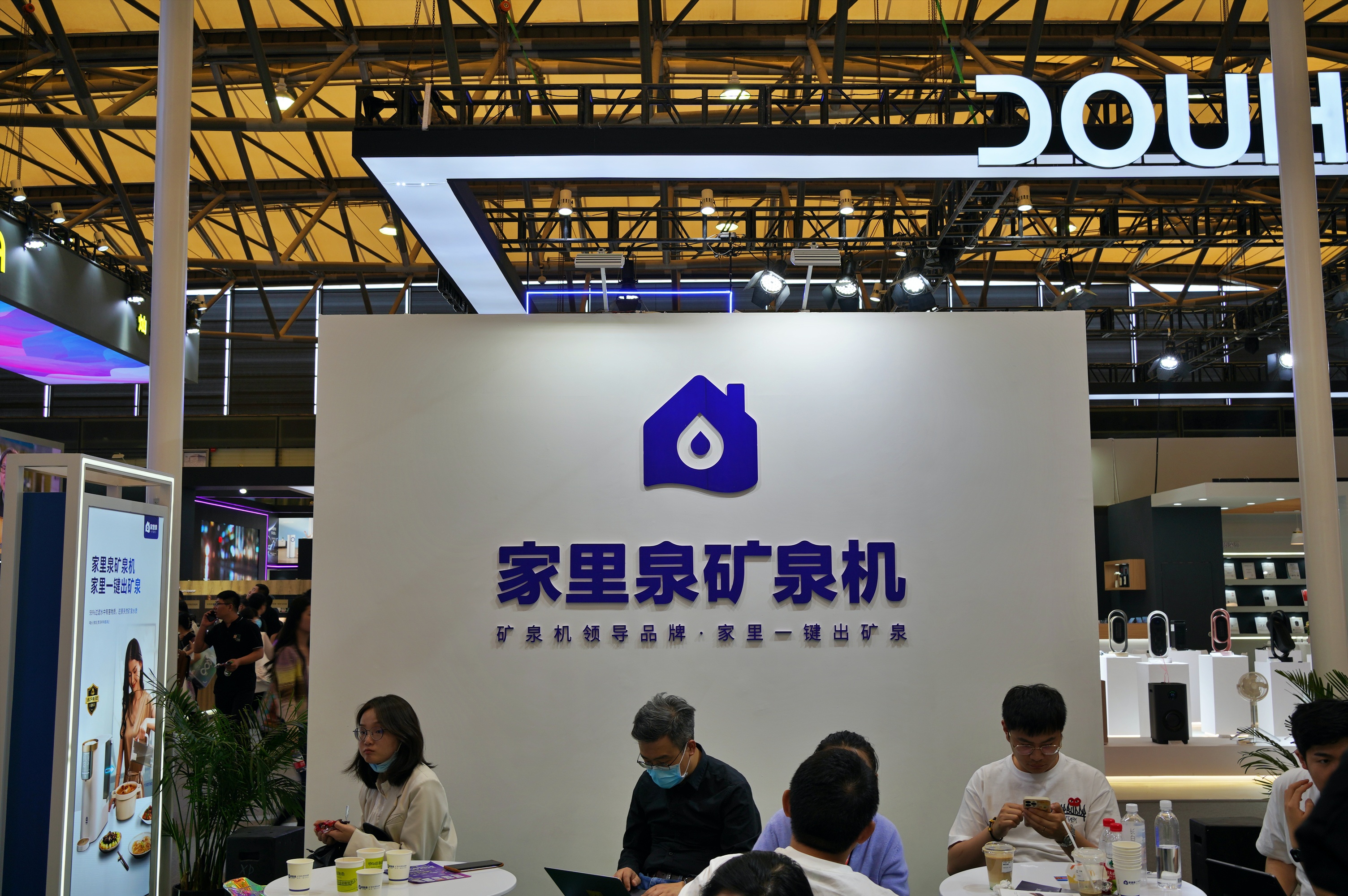 AWE展上搬了座雪山回家，享受雪山水的“黑科技”-家里泉矿泉机