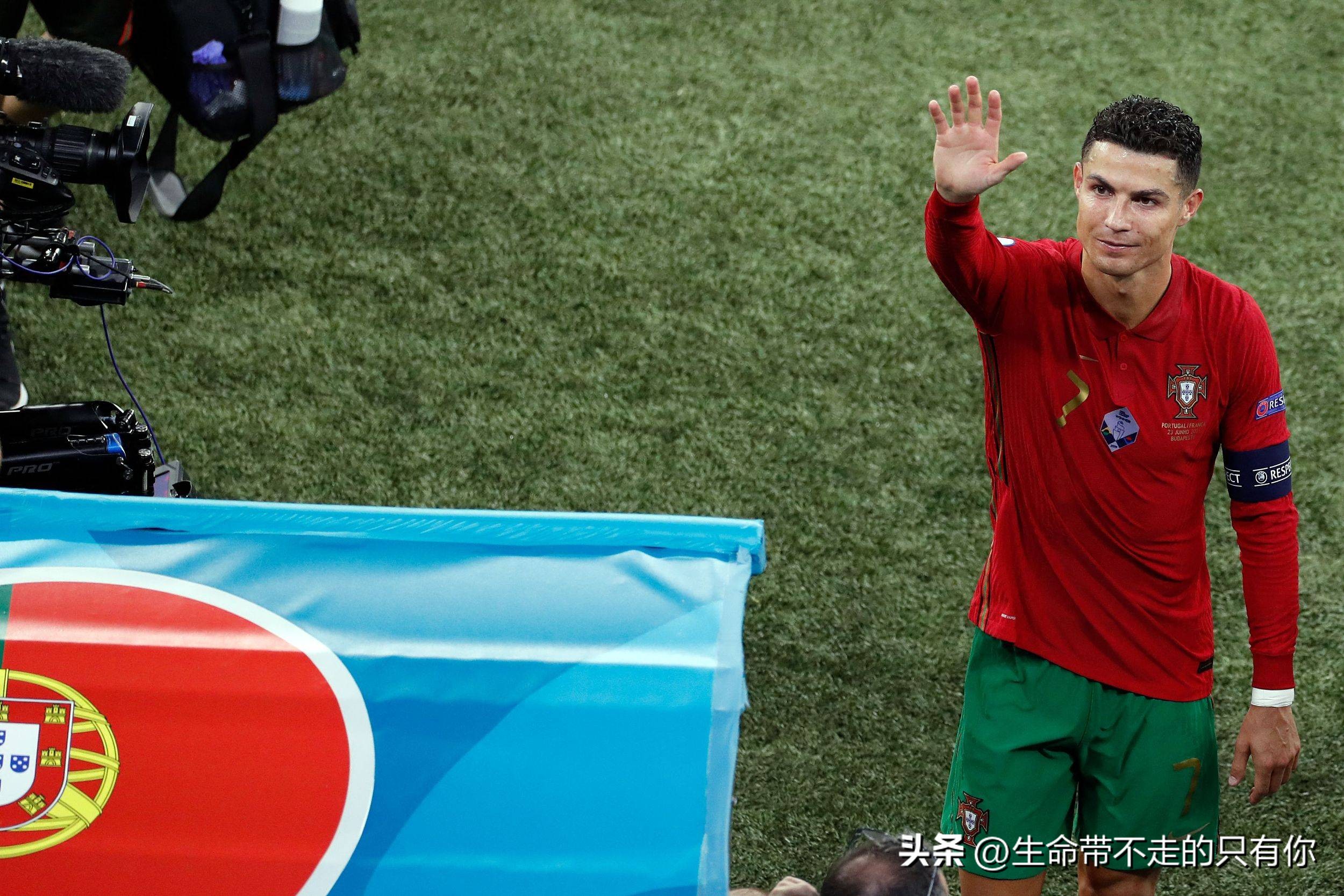 抛开足球不谈c罗是球王,梅西和c罗球技谁厉害