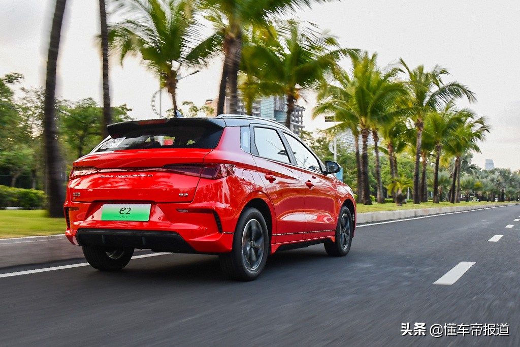 新能源比亚迪e2汽车测评,全新比亚迪e2到店实拍