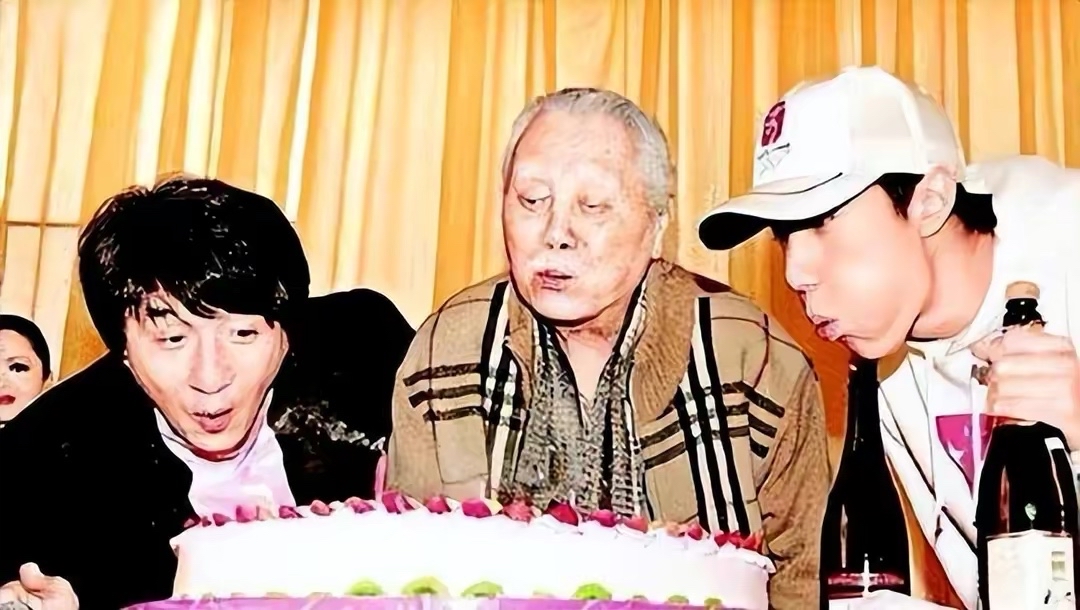 成龙跟他哥相认,成龙与哥哥相认完整版