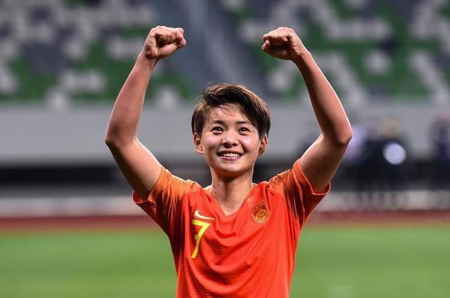 女子足球运动员王霜简历,王霜被父母抛弃