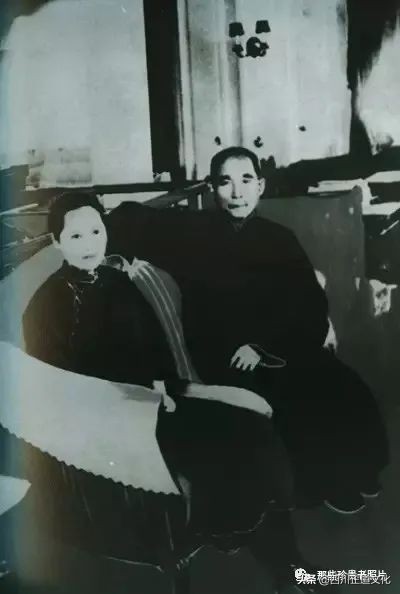 老照片纪念宋庆龄诞辰129周年