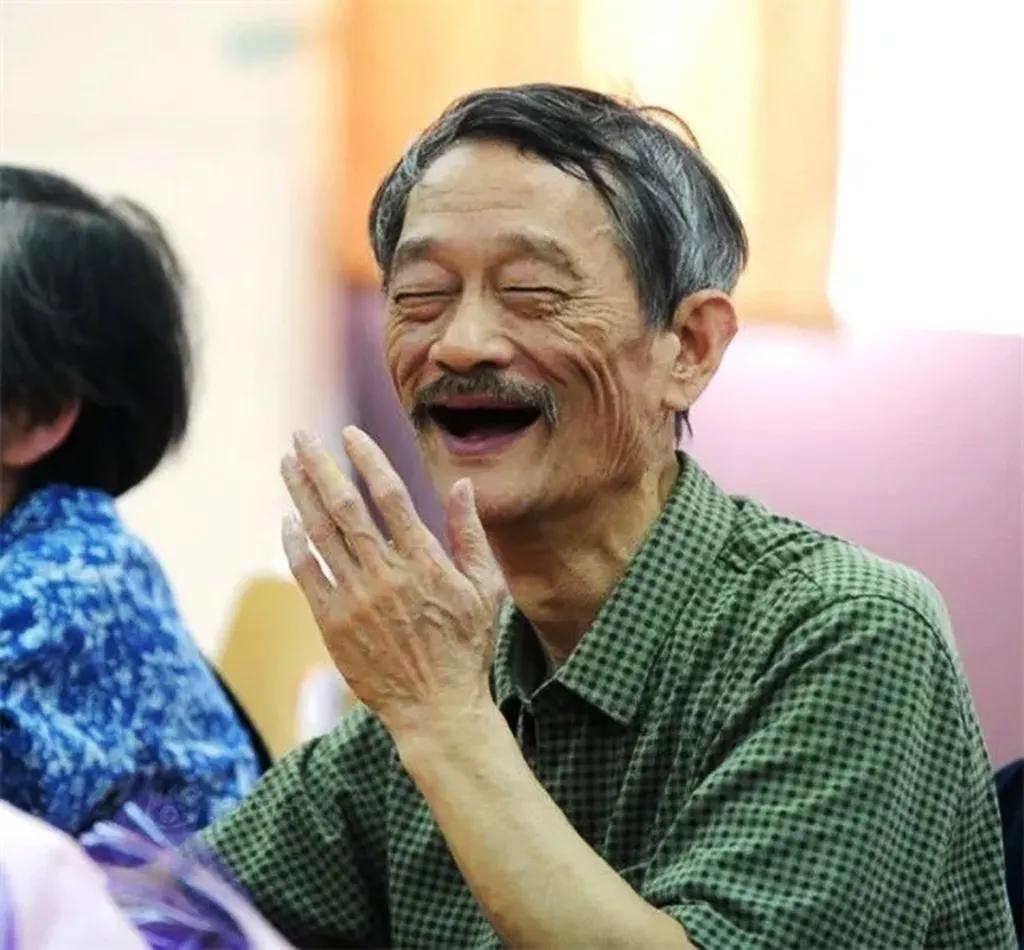 布鞋扫地僧李小文为华为代言,华为扫地僧李小文