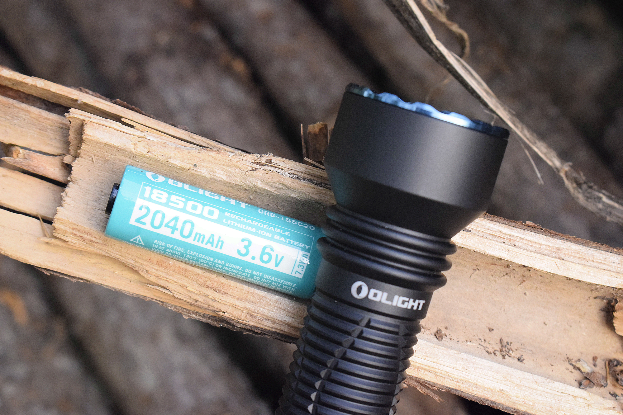 短小精悍的性能均衡之作！傲雷神剑Javelotmini远射战术手电体验