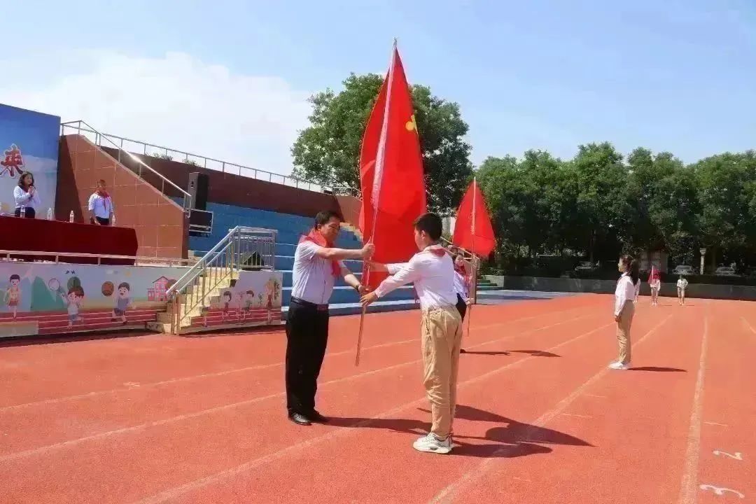学习二十大，争做好队员|富平县各级少先队组织开展少先队员入队仪式暨庆“六一”文艺汇演主题活动