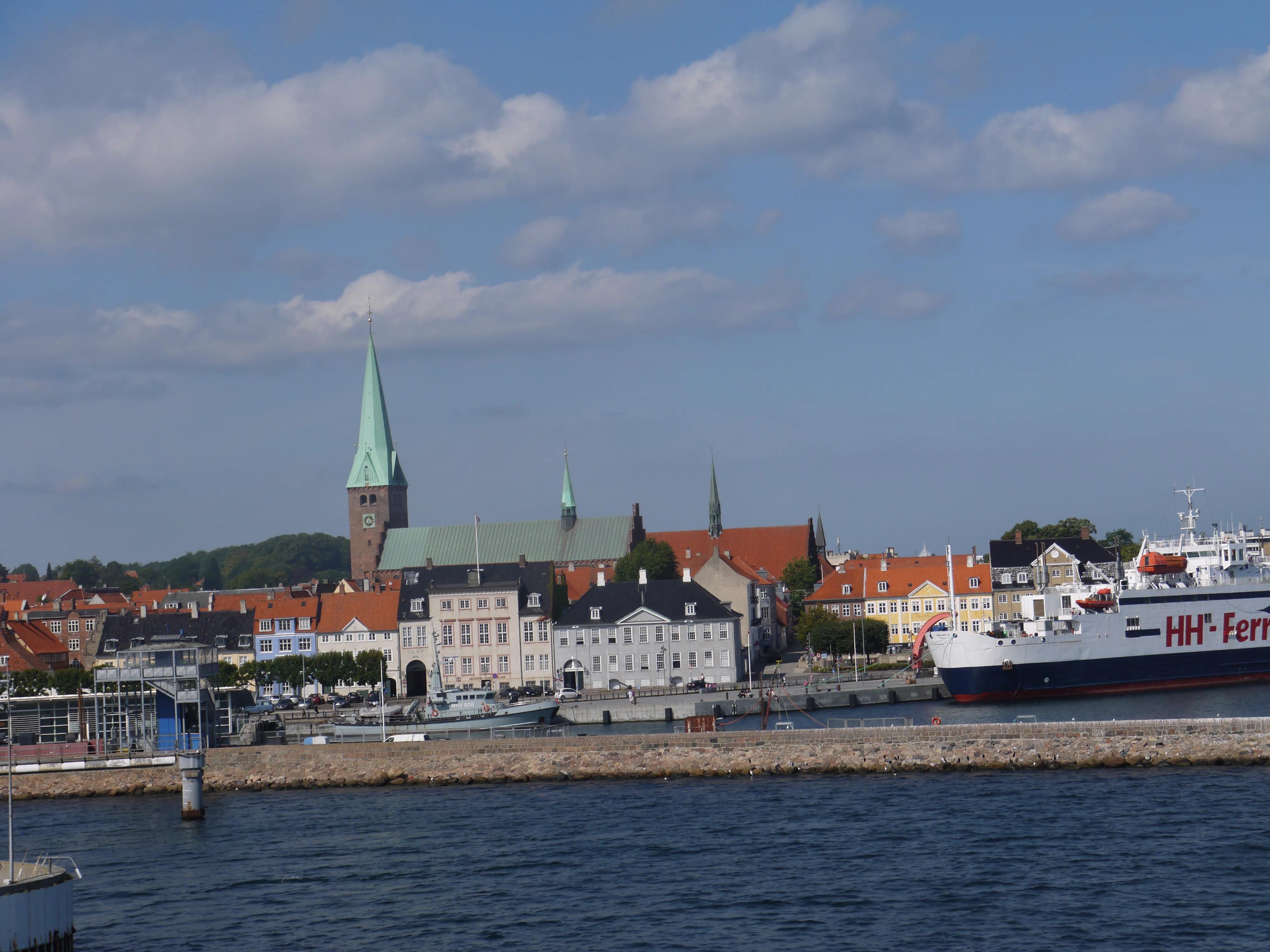 沈阳70岁以上老人免费旅游,沈阳老人自驾游视频