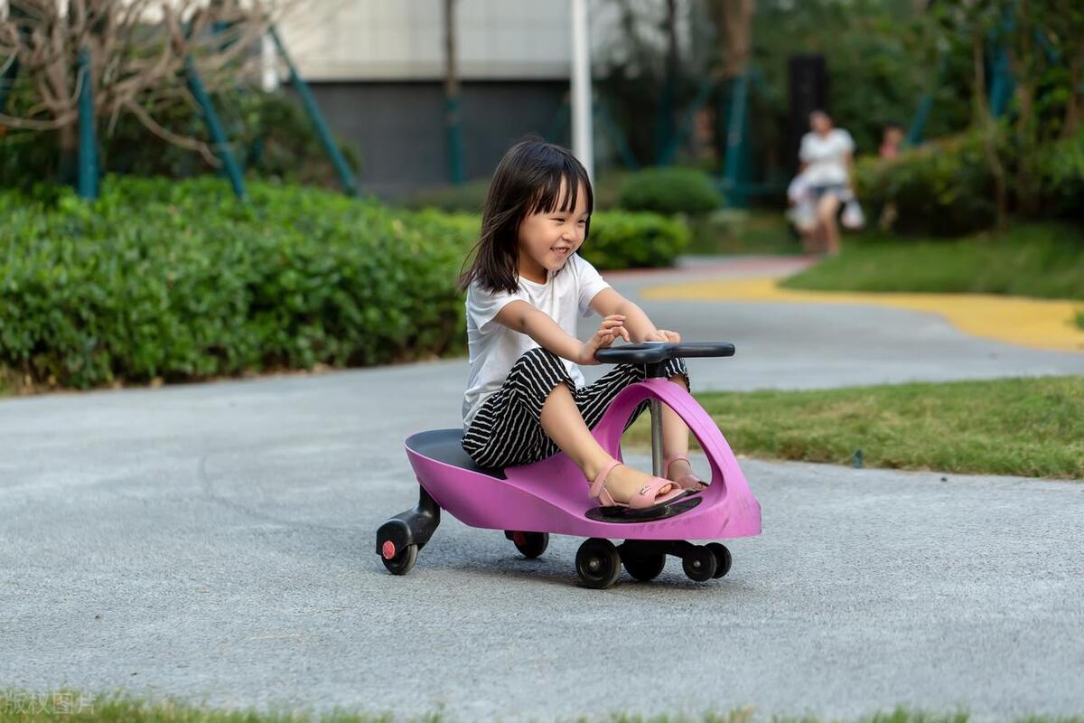 5岁小女孩胆小什么都怕,5岁小女孩胆小怕生怎么办