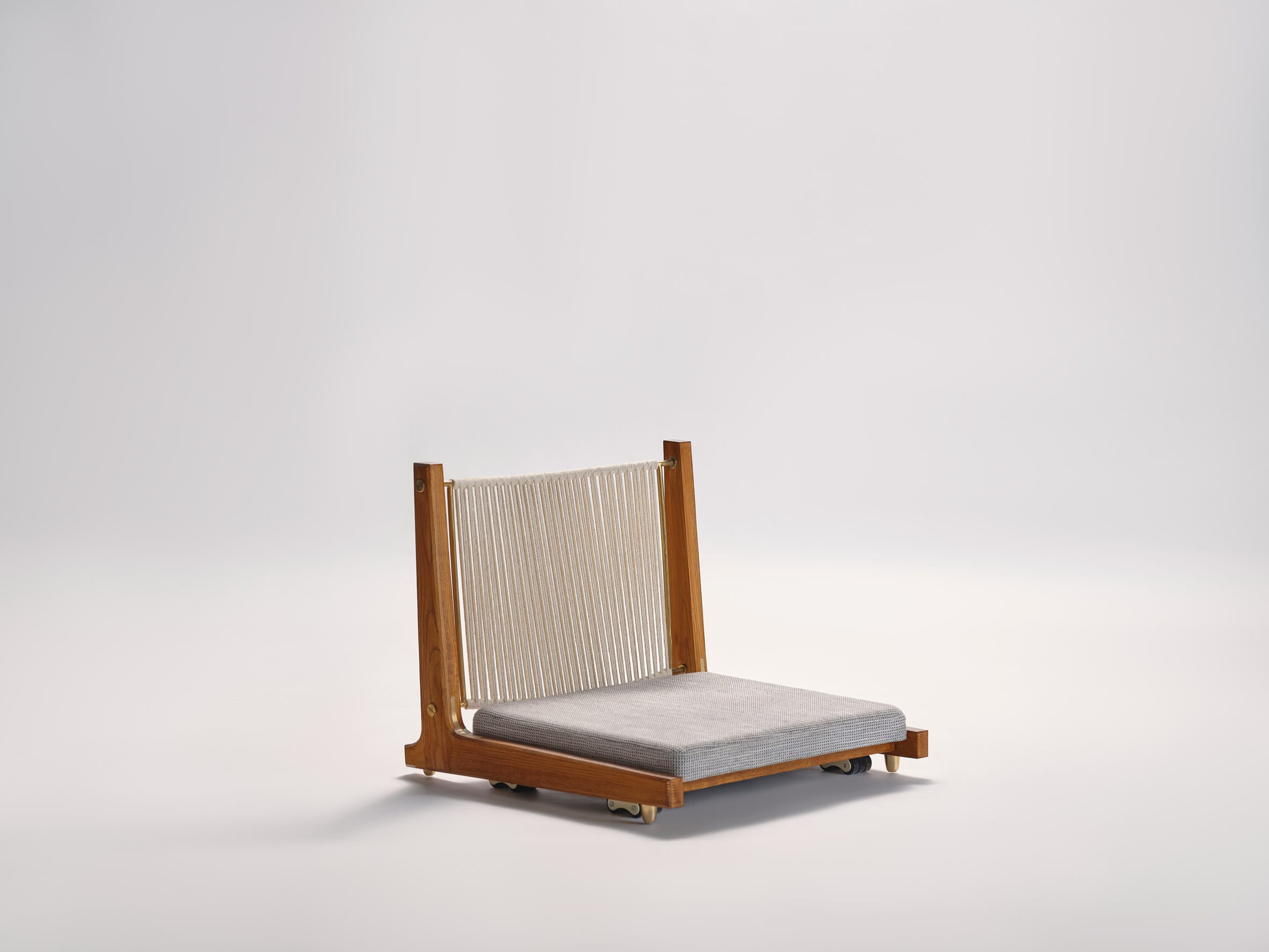 2021在时尚中创意，Dazeen陈列室12款椅子作品赏析