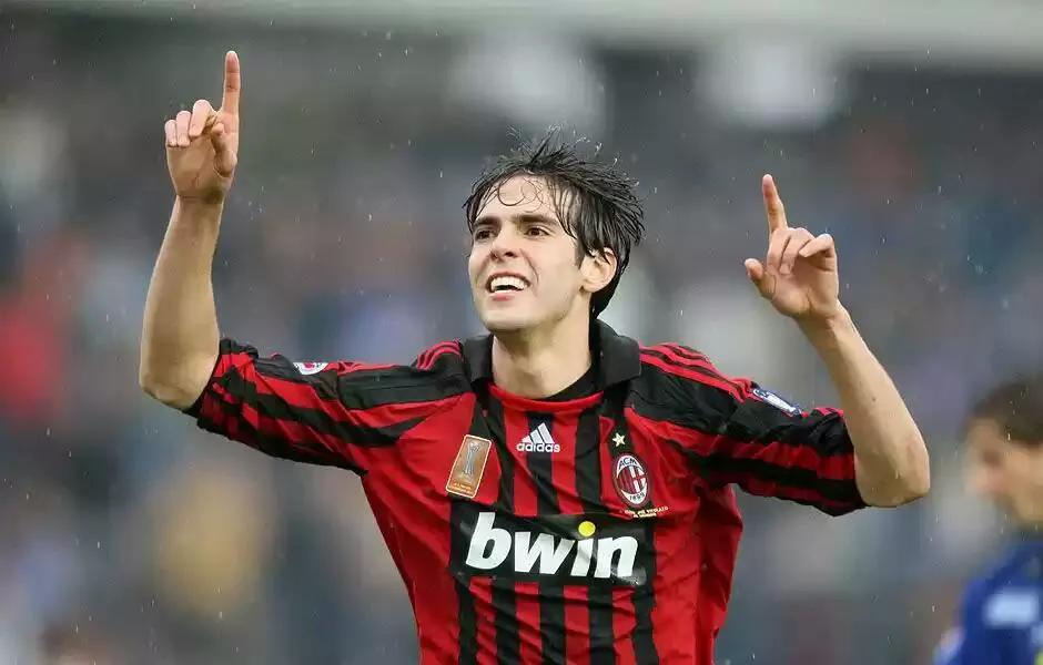 ac米兰的卡卡和巴塞罗那的梅西,卡卡2015给梅西颁奖发言