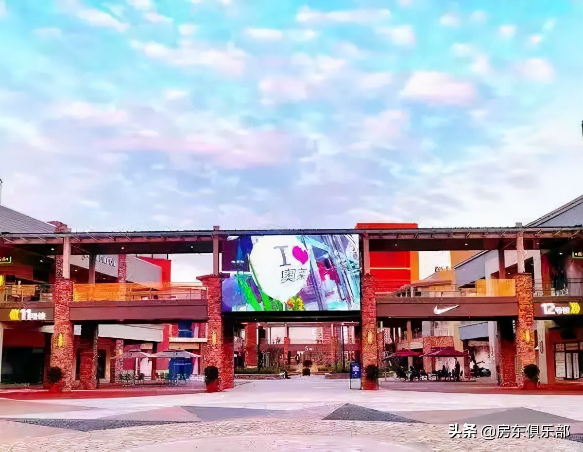 蓝是一道光，业主心发慌：蓝光来郑3年半，还是蓝莲花吗？