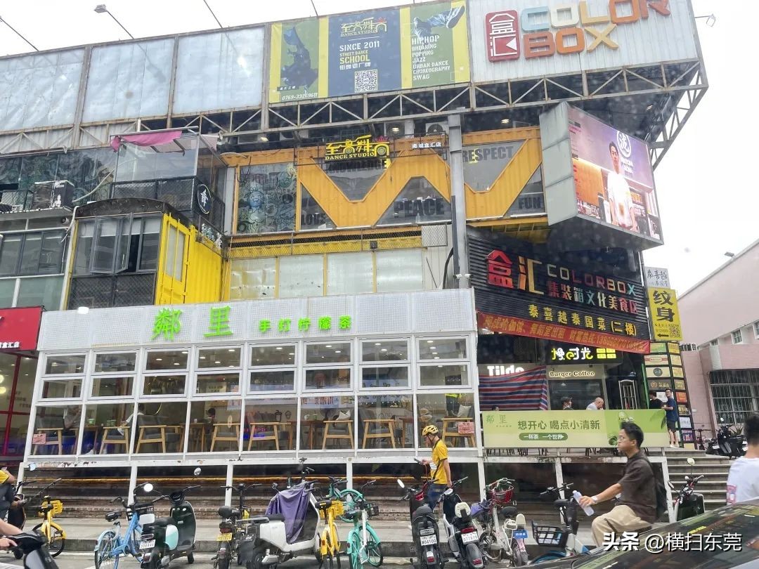 南城县夜宵排档一条街,附近大排档生蚝99元100只