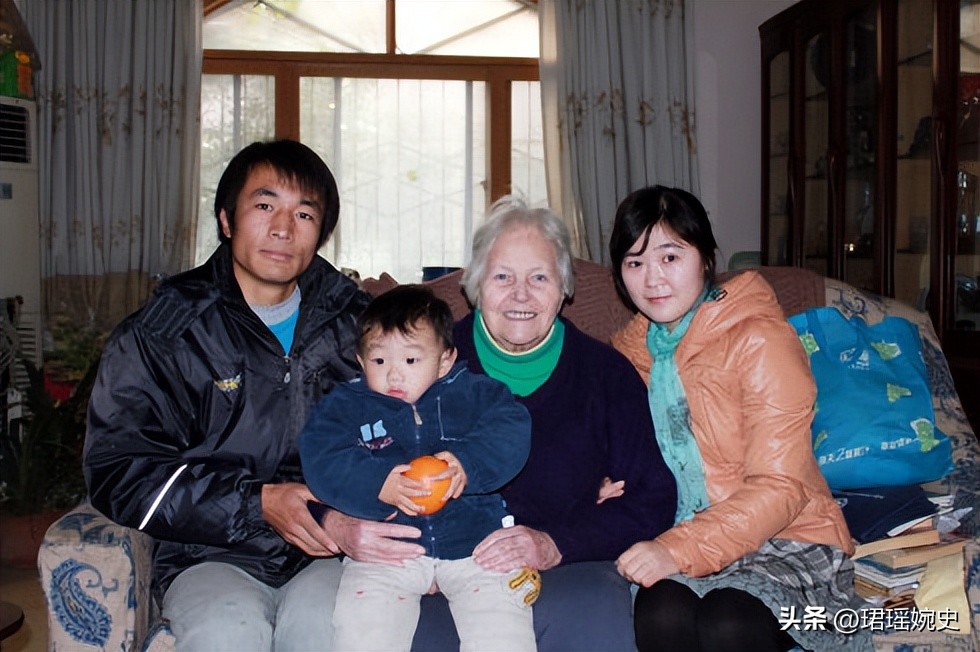 美国女子在中国当70年老师，总理特批绿卡，家里有面*旗国**不让人碰