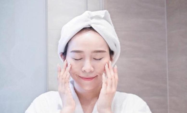 入门级大牌眼霜怎么选?雅诗兰黛预防衰老,兰蔻发光眼霜维稳修护