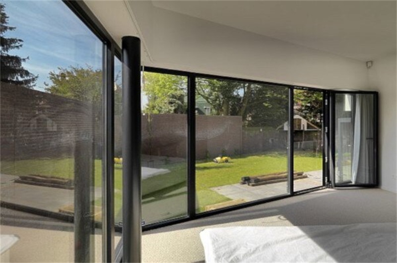 瓦瑟系统门窗攻略：双层中空玻璃出现水汽的原因及处理方法