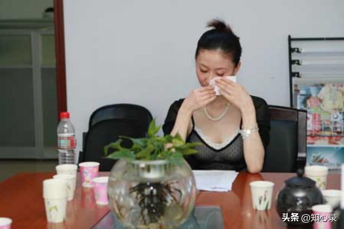 为艺术献身，被丈夫、父亲抛弃的汤加丽，如今46岁仍孤身一人