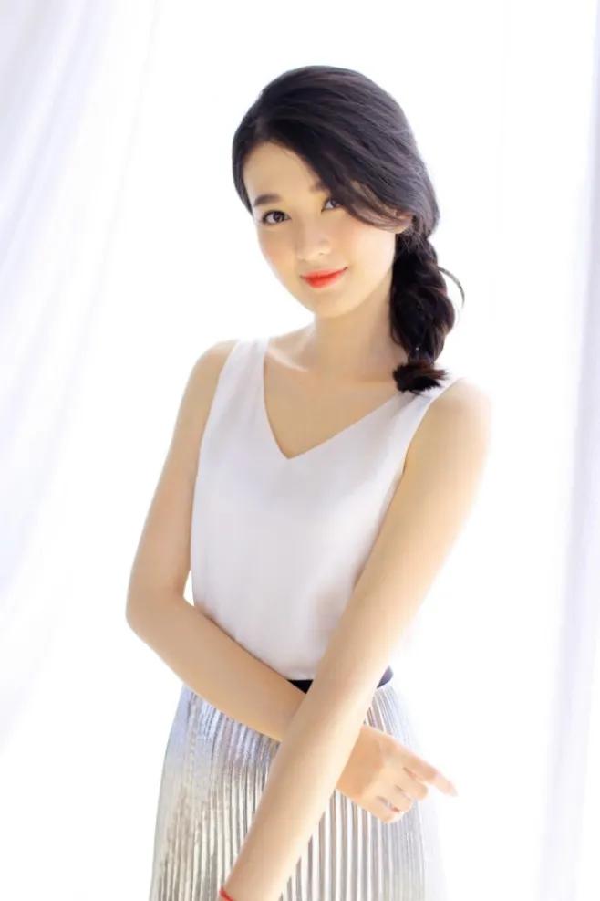 乔欣花花万物高跟鞋,乔欣碎花长裙