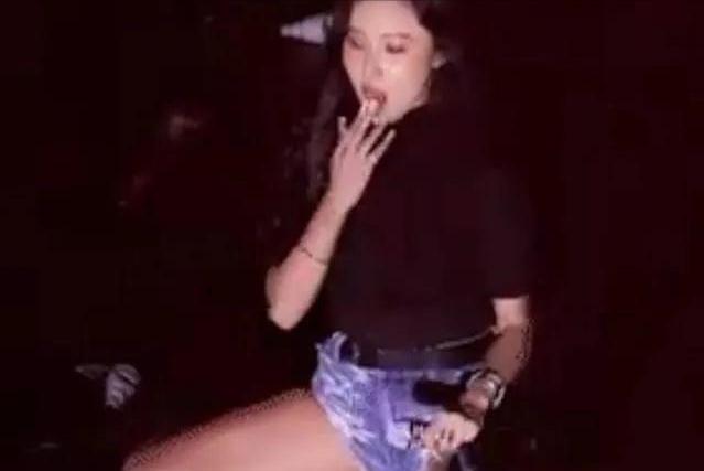 女星华莎被举报,华莎被告涉嫌演出淫乱罪