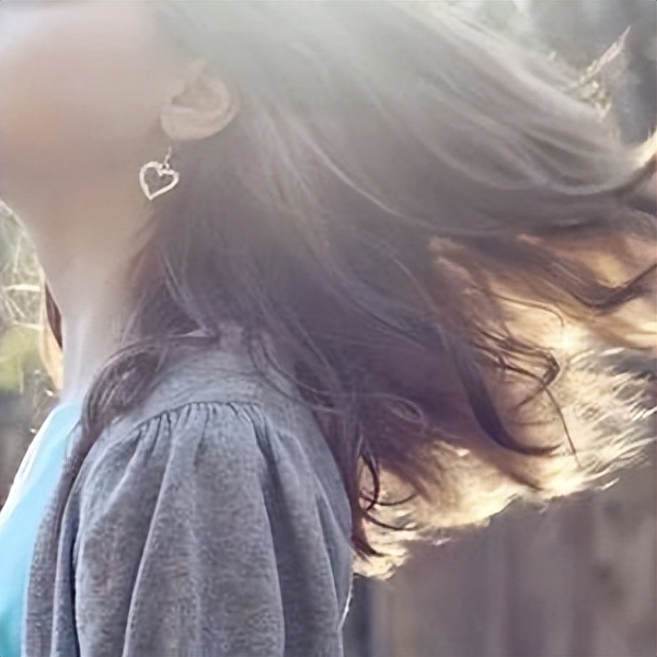 如何和沉默寡言不爱说话的人交流,人为什么越来越不爱说话变沉默了