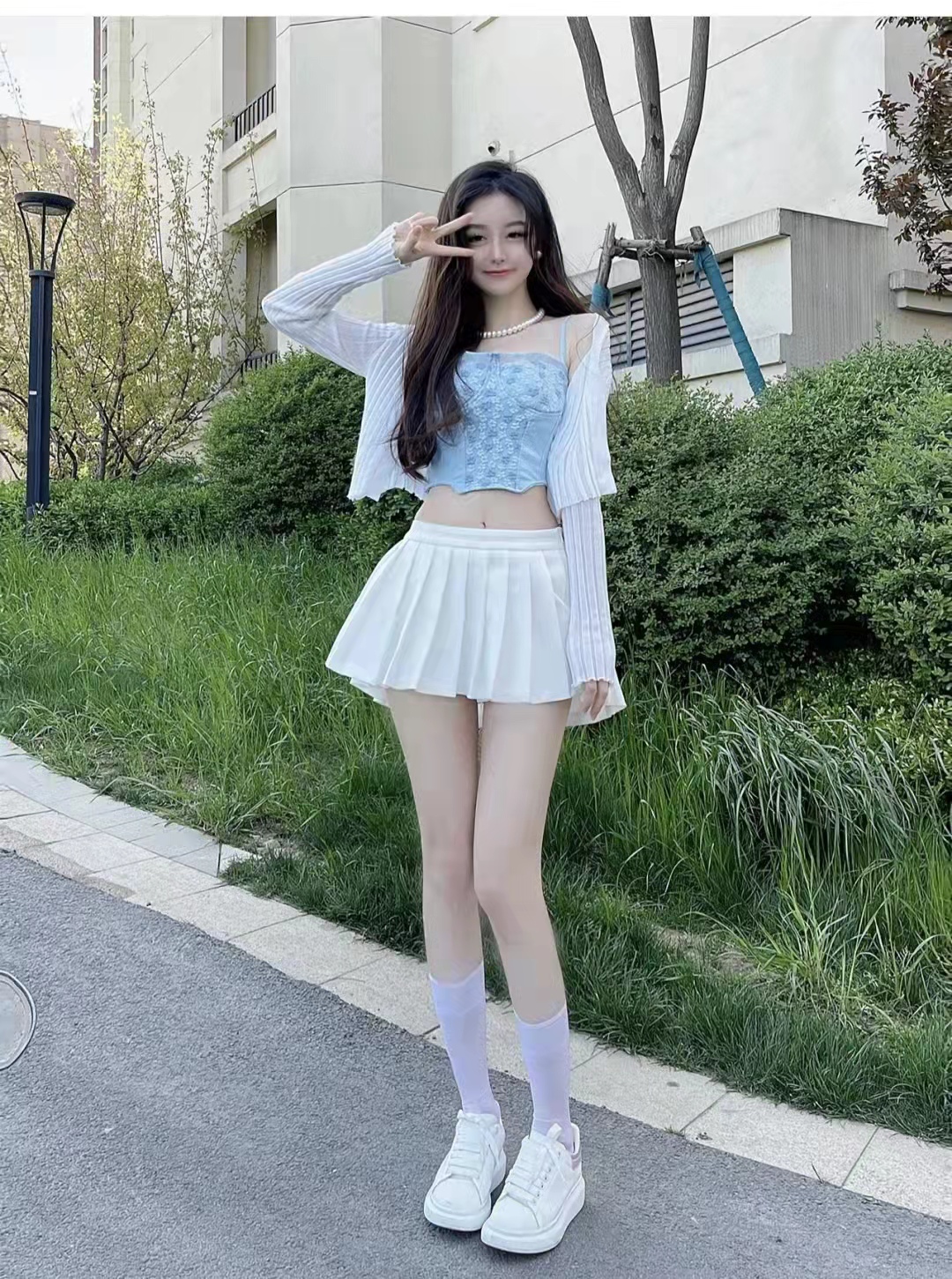 白色牛仔裤配什么颜色针织开衫,针织开衫白色和黑色哪个好看