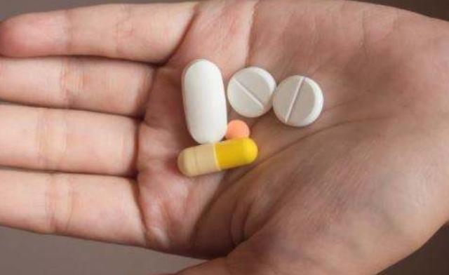 阿奇霉素不能随便吃，建议：服用阿奇霉素时，尽量避开3种药物