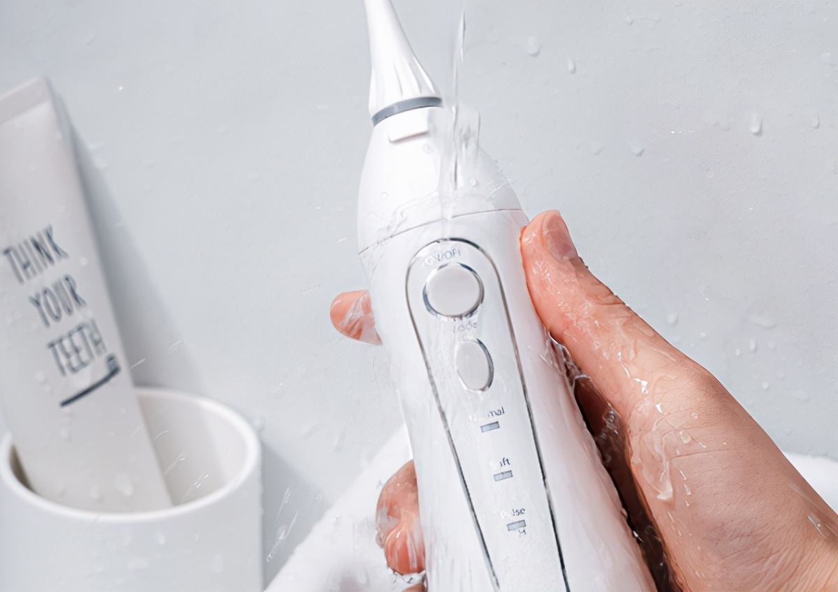 水牙线是智商税吗牙医用的冲牙器,牙医推荐使用的冲牙器是智商税吗