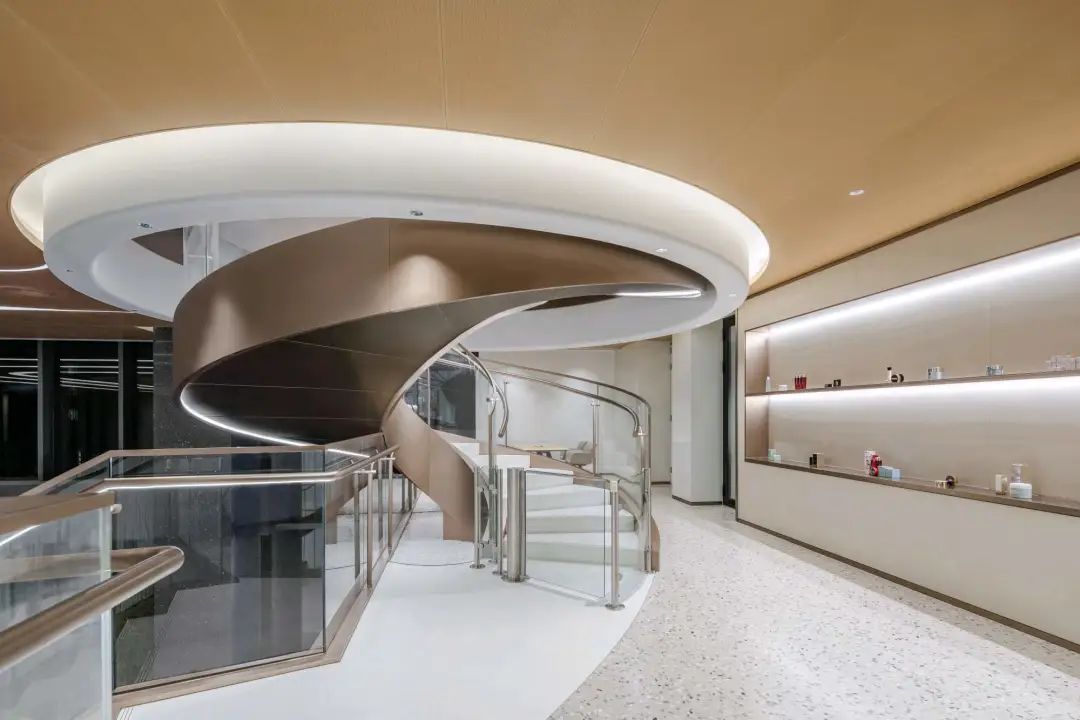 雅诗兰黛集团在中国的发展现状,雅诗兰黛ai美妆挑战赛