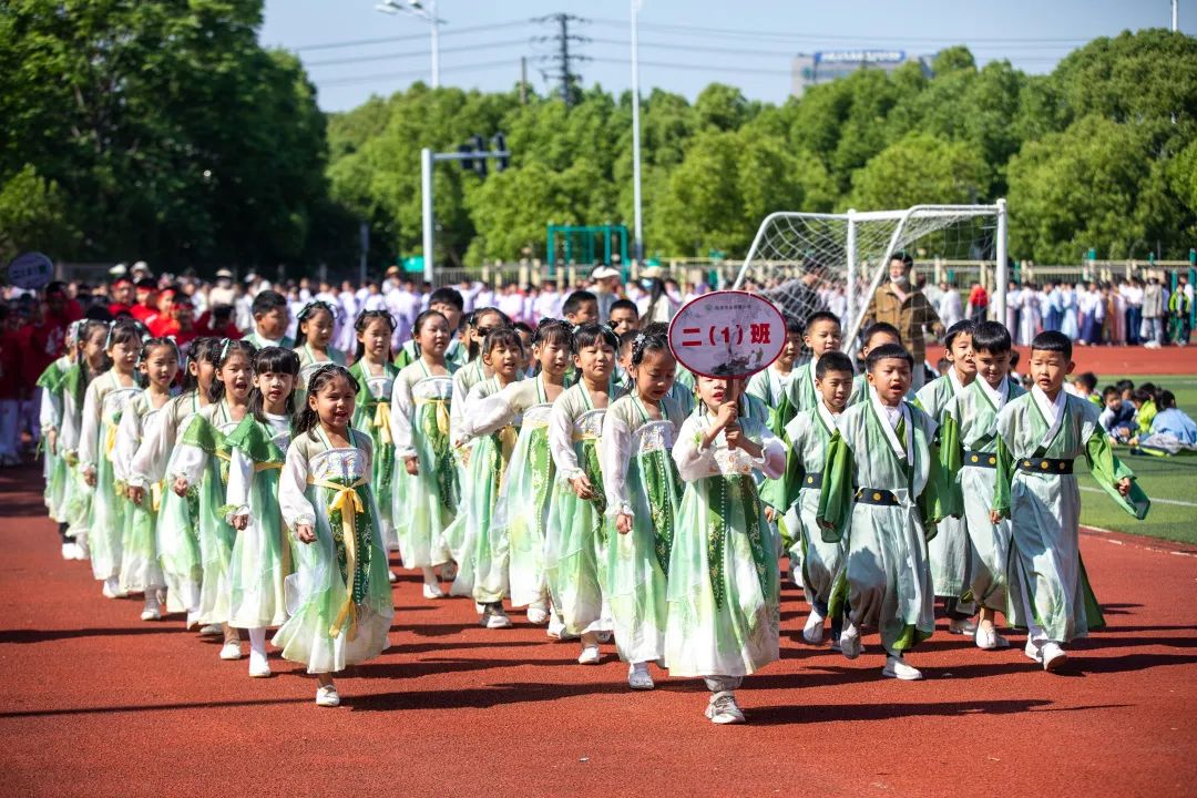 穿汉服的小学生舞蹈,穿汉服表演的六一儿童节舞蹈