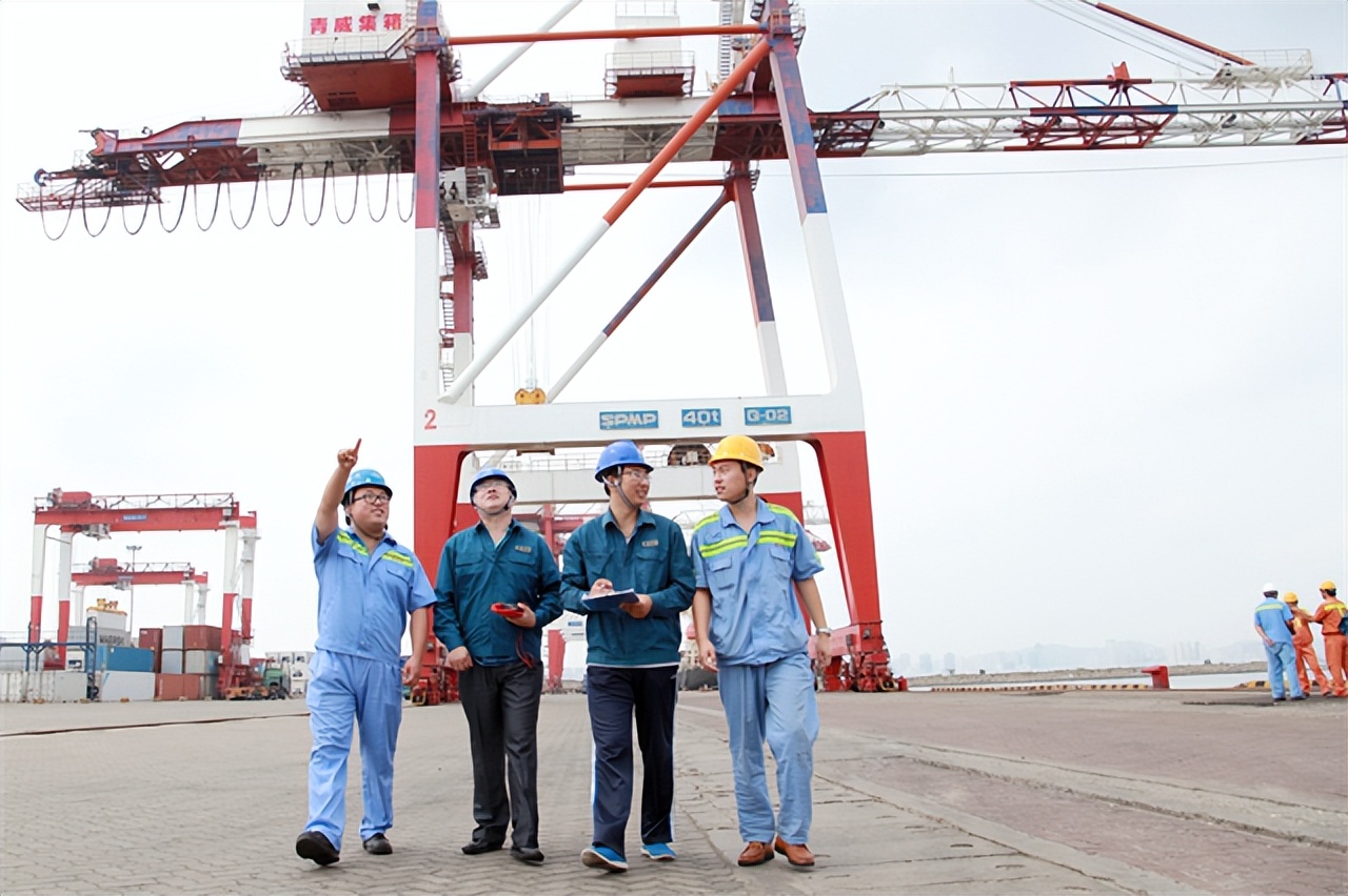 威海营商行｜威海—大连航线“永兴岛”轮成功接通岸电