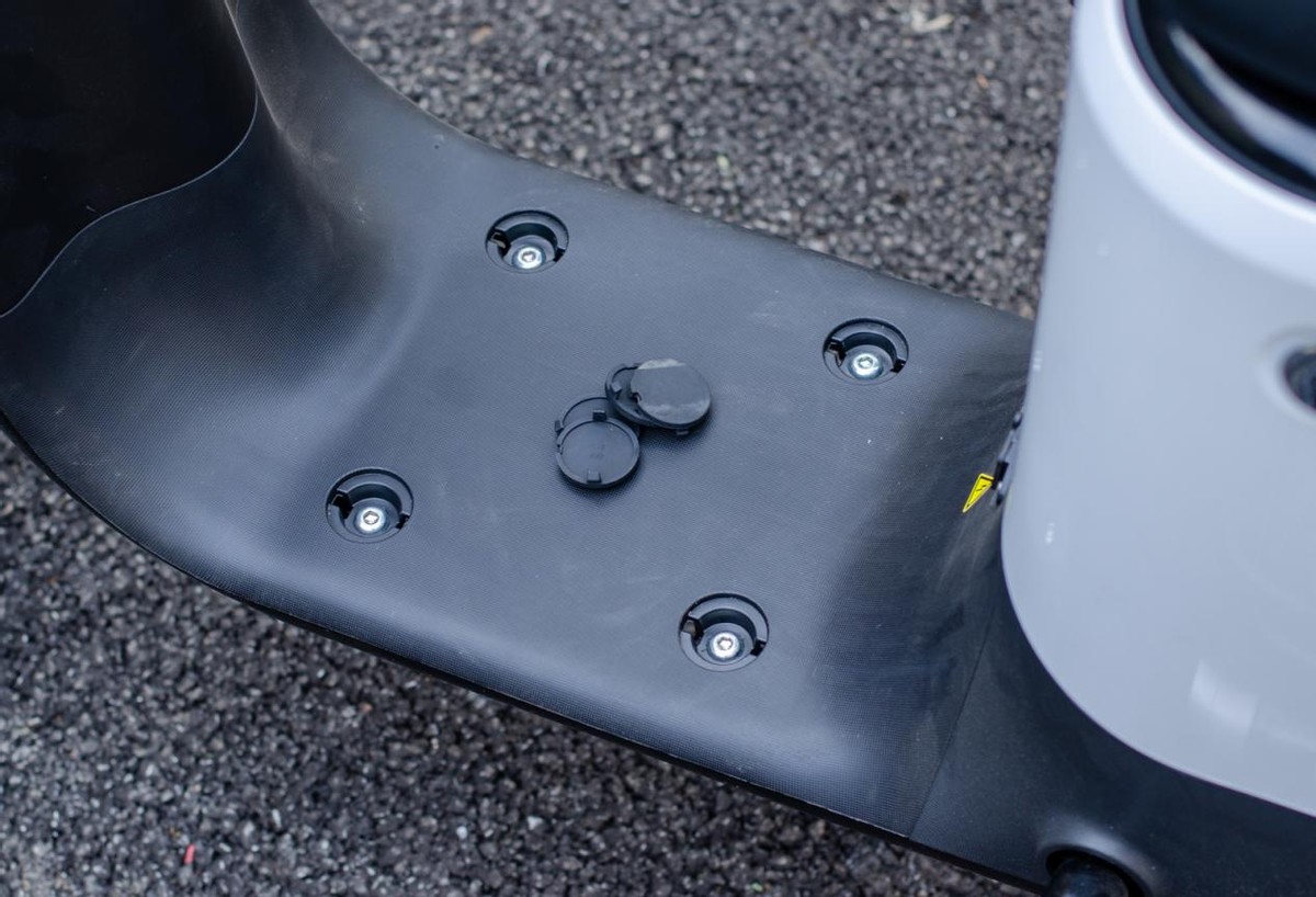 摩灵moi电动车银色,摩灵moi电动车视频