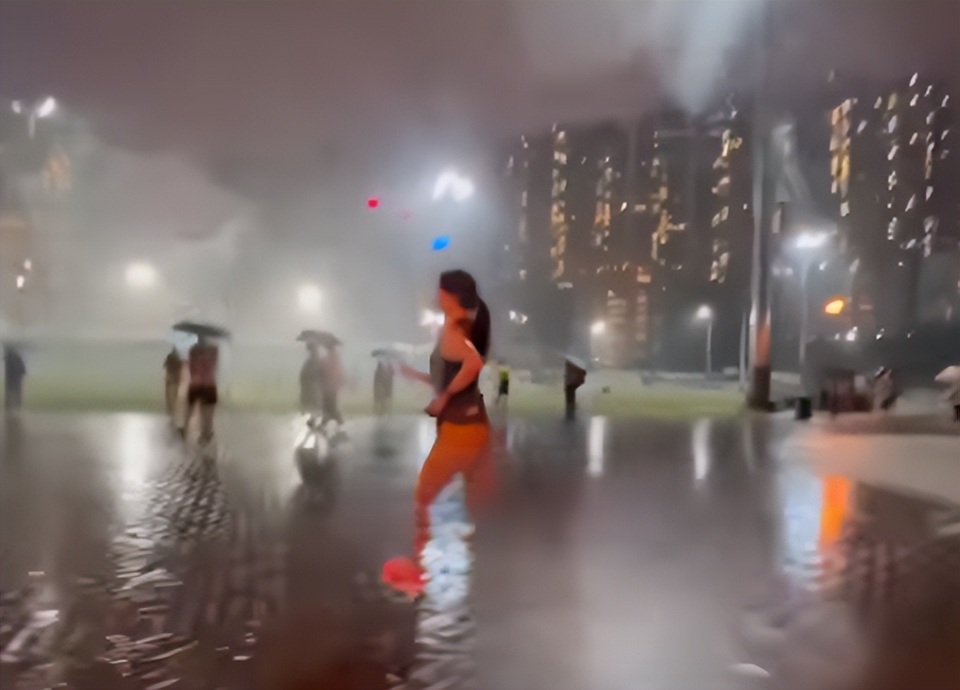 吕丽君富婆,16亿富婆吕丽君晒豪华游艇