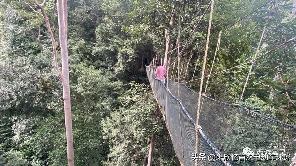 只带600就开车环绕地球一圈，还赚300万，回到亚洲又捡个华裔老婆