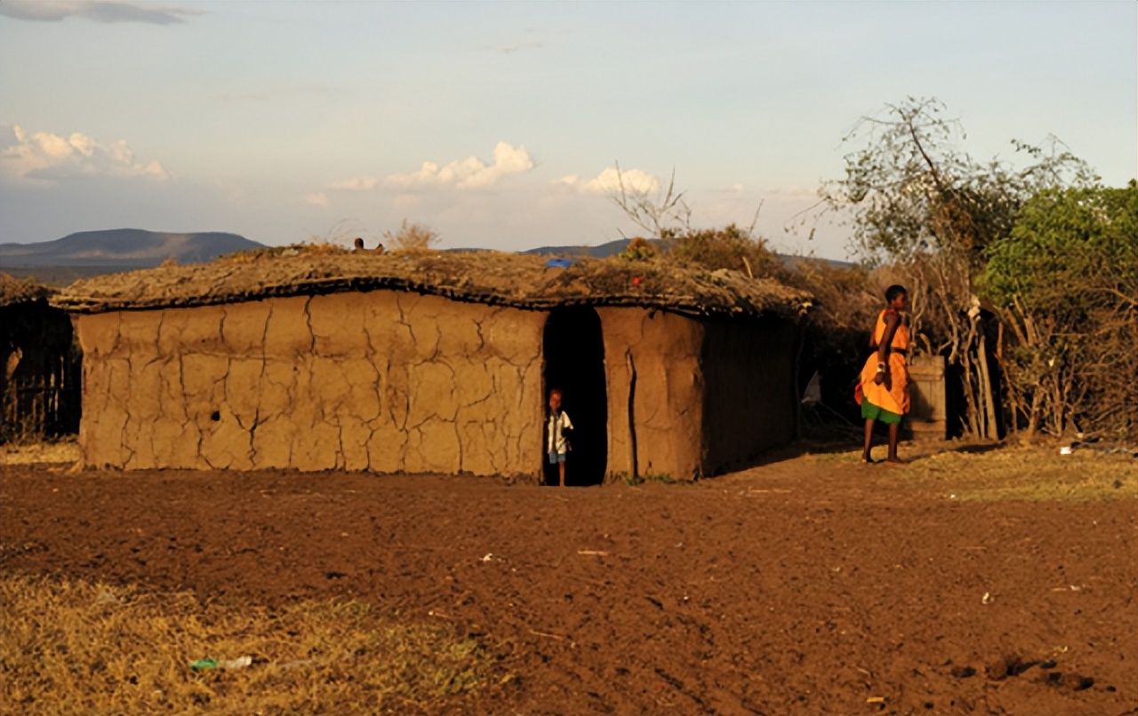 女大学生毕业后被外派非洲，年薪15万，现在无时无刻不想回国