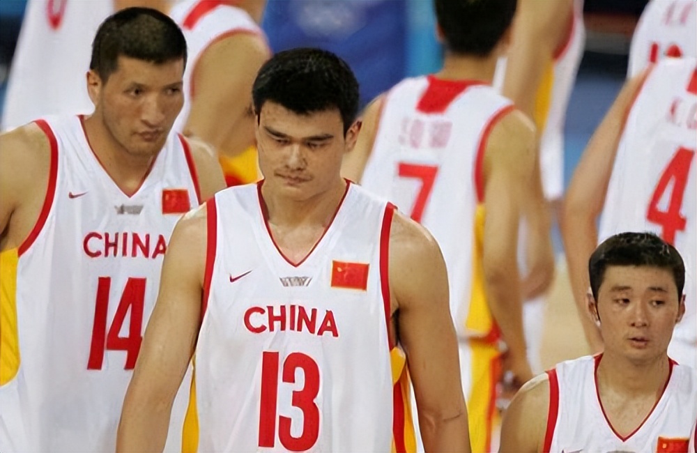 历届中国男篮队长都是谁？姚明当过吗，那王治郅和易建联呢？