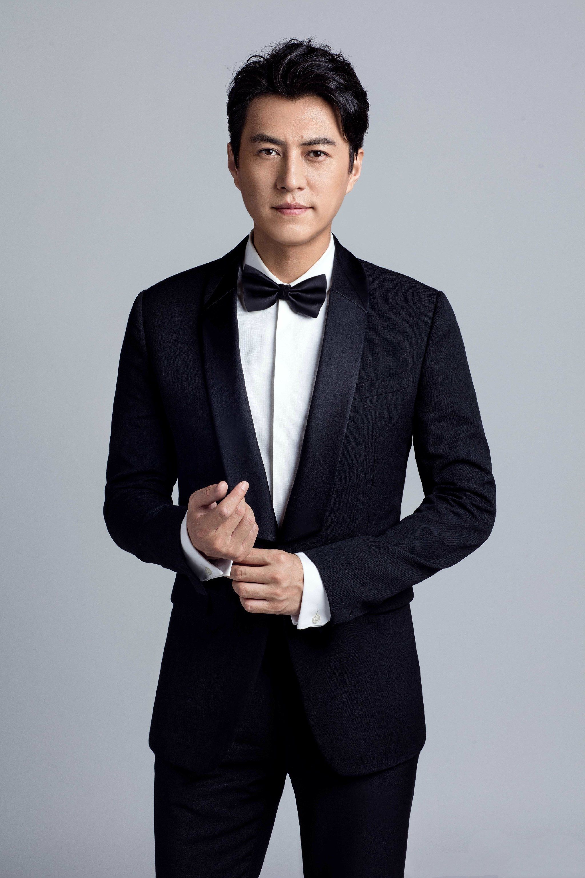 江珊爆料靳东,靳东李佳江珊合影照片