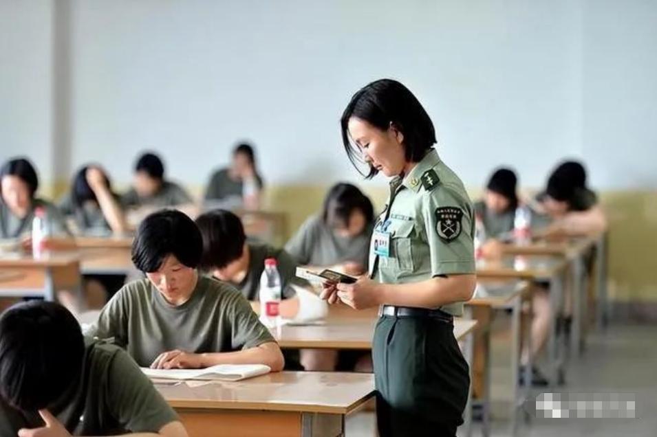 公务员家里有几套房子,公务员明明工资不高可都有几套房