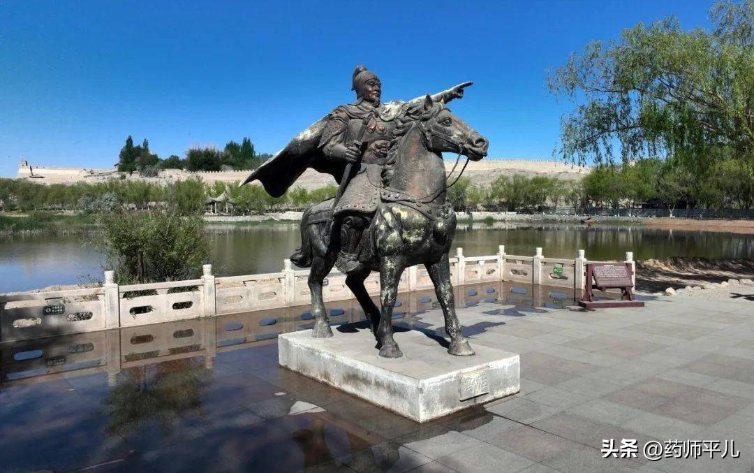 最美嘉峪关城市雕塑都在这里,嘉峪关景区拍照互动性雕塑