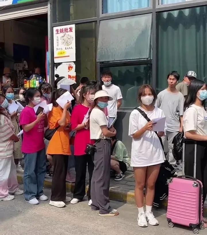 工厂5天8小时工作制是怎么样的,工厂12小时工作制是怎么安排的