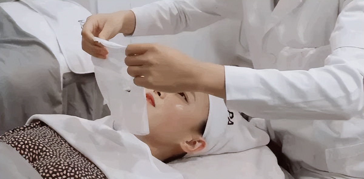 鼻子的黑头跟草莓一样,草莓黑头怎么去除最有效