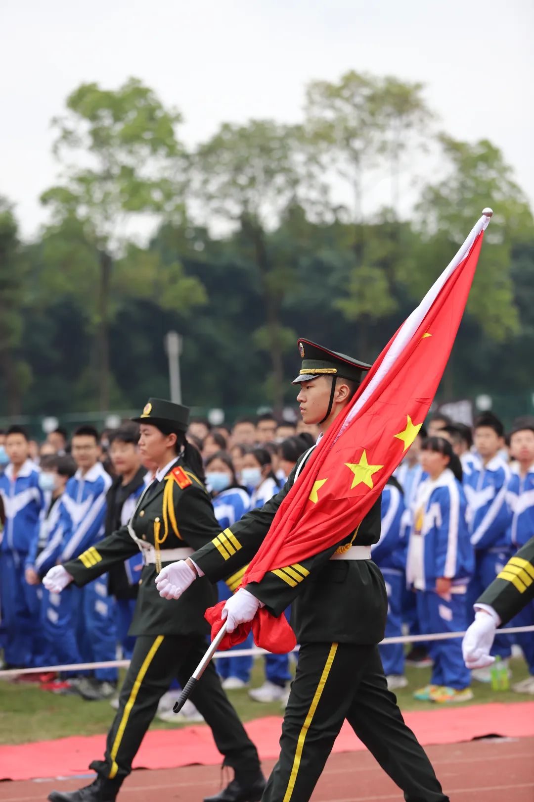 师徒结对薪火传，魔棒点火显智慧！华西中*运学**动会开幕式，燃了