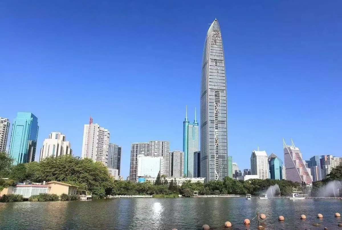 我，身高145，高中文化，19年在深圳开始做外贸，如今年收入60万