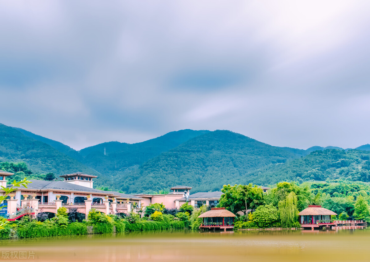 冬天哪里温泉度假村最好,泡温泉地方推荐室内温泉