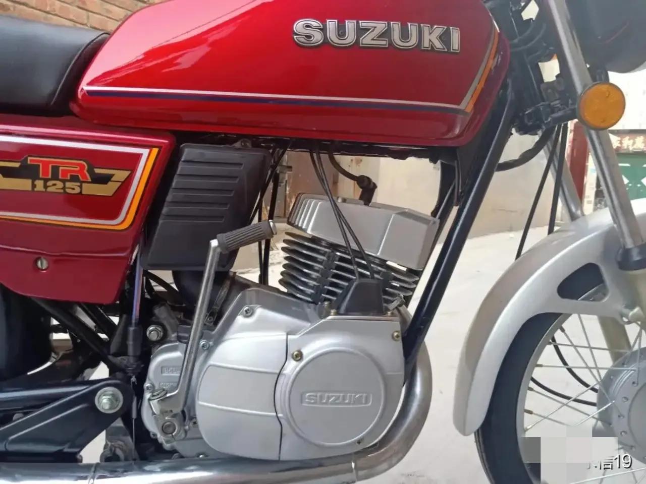 铃木tr125红色和蓝色哪个好看,铃木tr125和野狼125对比