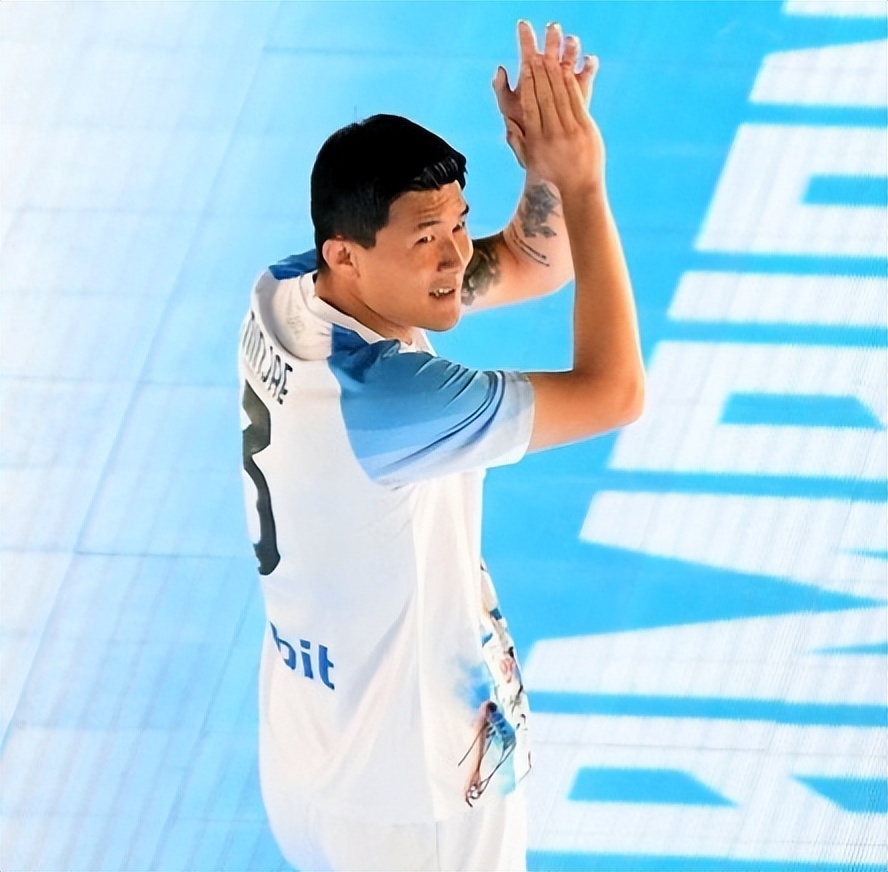 征服意甲金民在堂堂正正地被评选为年度最佳球员候选人