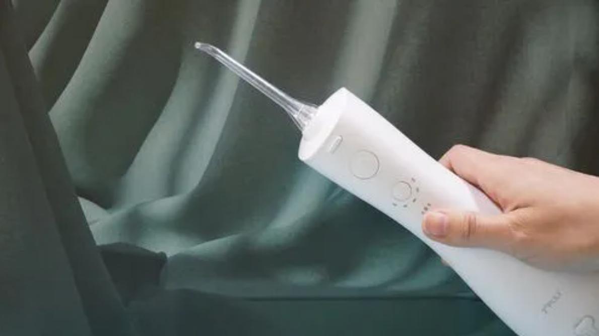 用冲牙器冲牙导致牙龈出血怎么办,使用冲牙器后牙龈红肿和牙齿分开