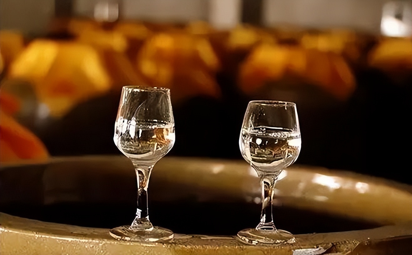 网友晒储备粮库,网友晒整箱五粮液